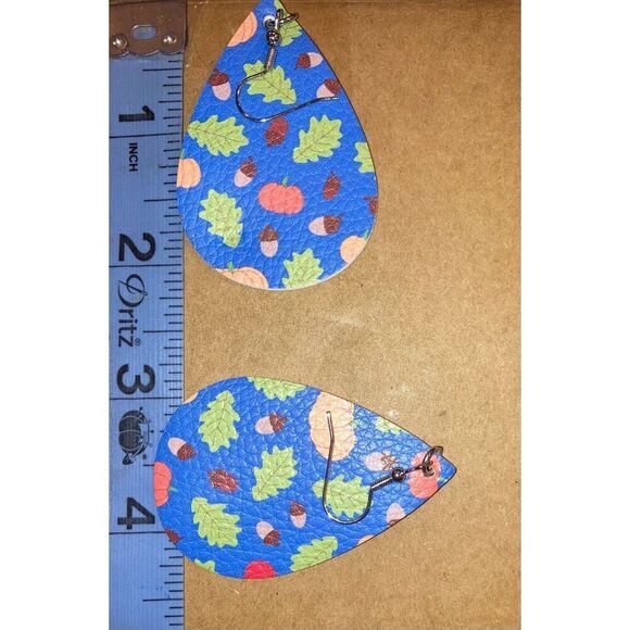 ☀️3/$12☀️ Acorn and Pumpkin Fall Inspired Dangle Earrings - Picture 2 of 3